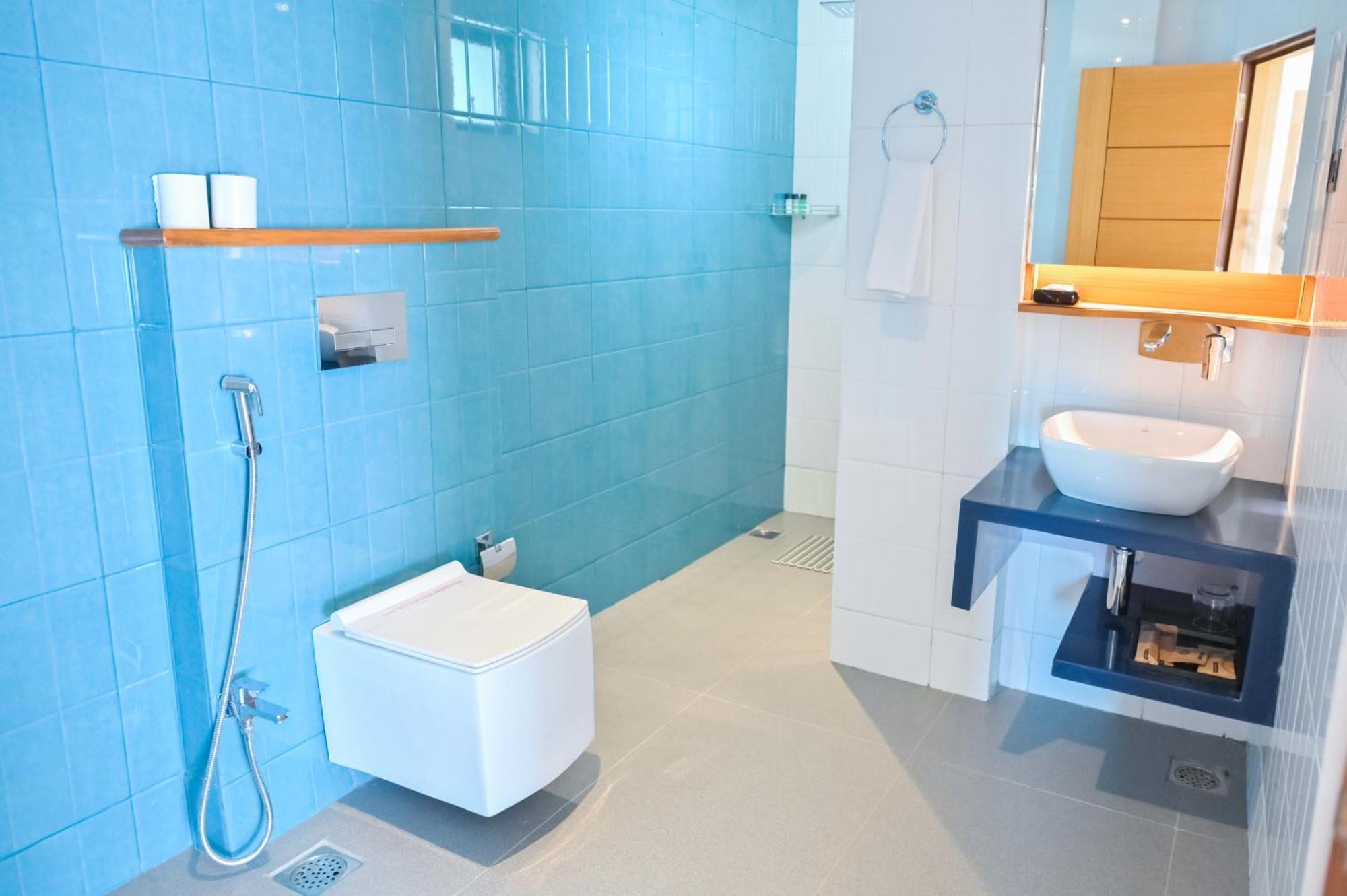 Hotel Barak View Residency Силчар Экстерьер фото