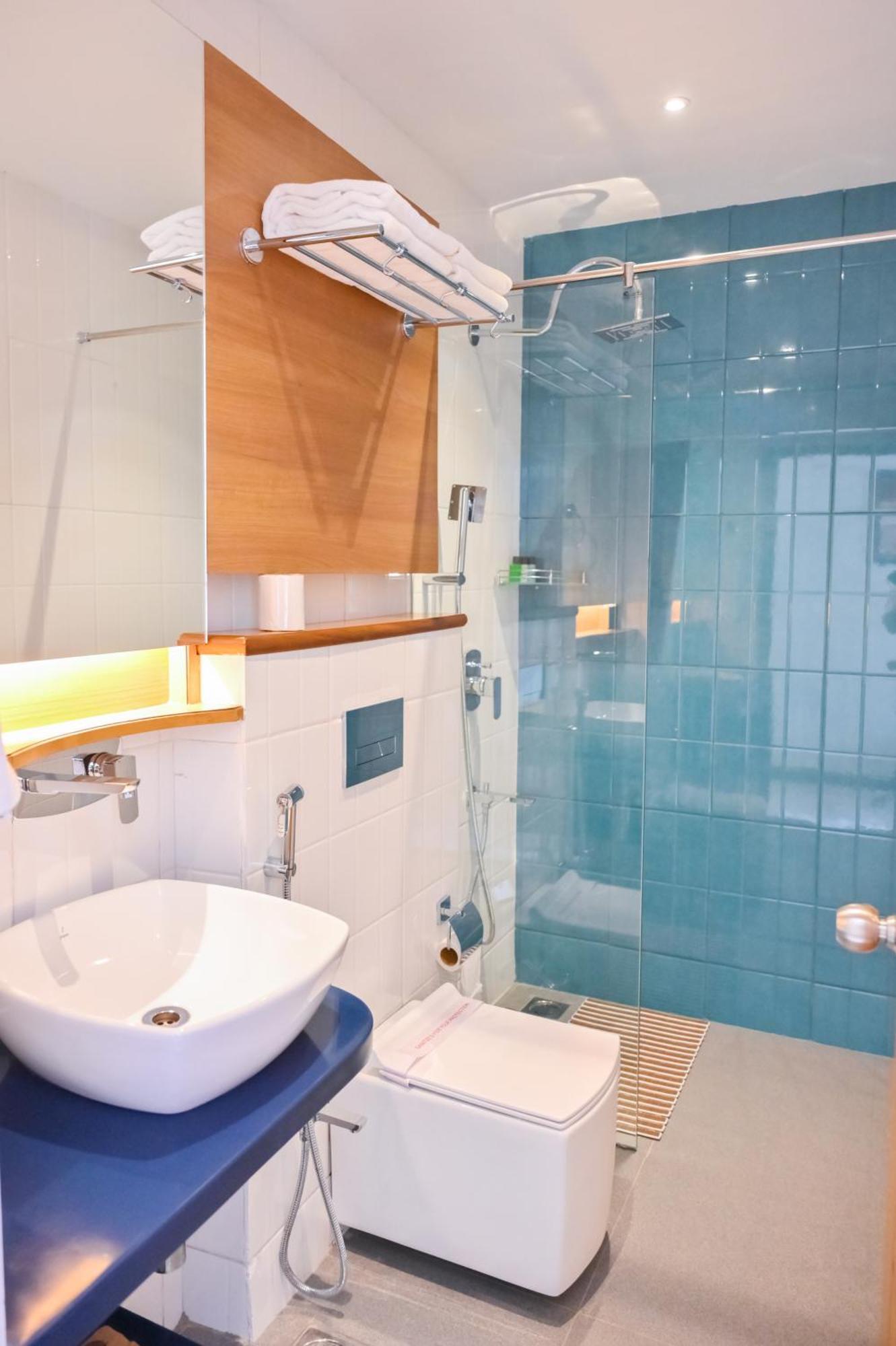 Hotel Barak View Residency Силчар Экстерьер фото